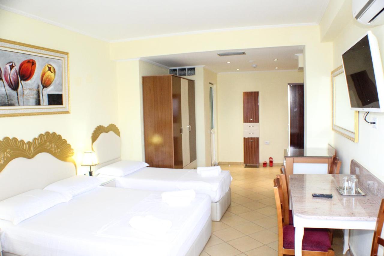 Republika Hotel Saranda Extérieur photo