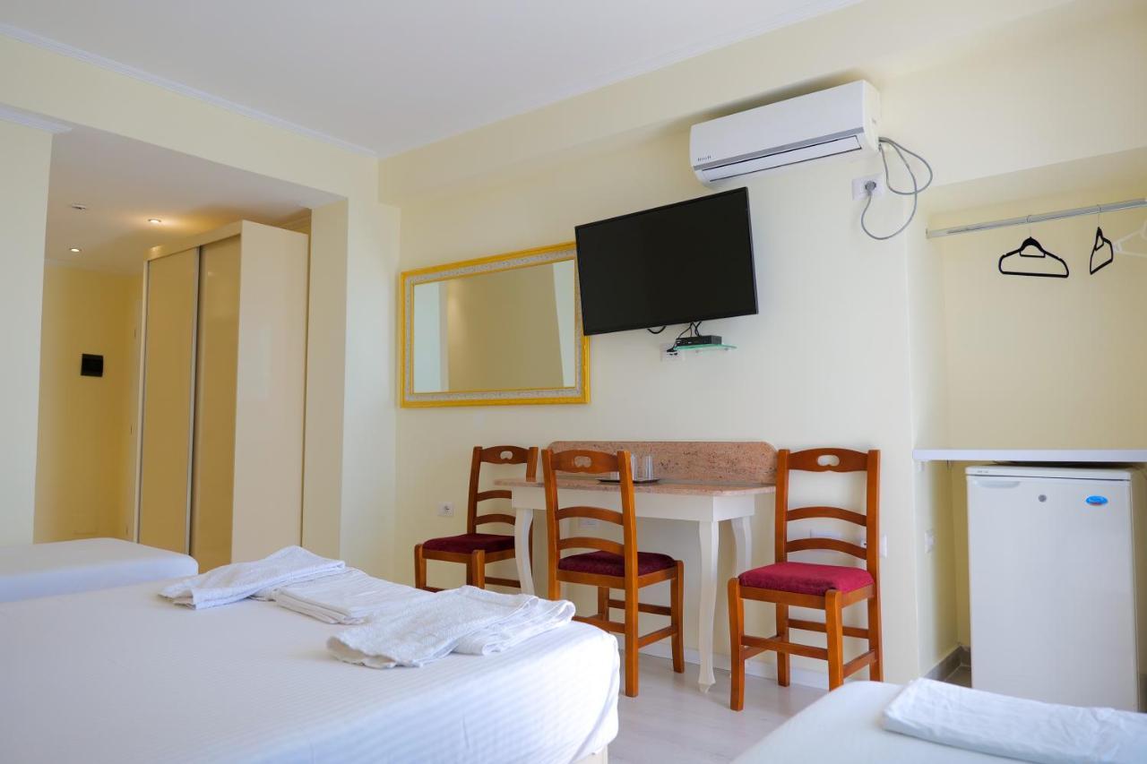 Republika Hotel Saranda Extérieur photo