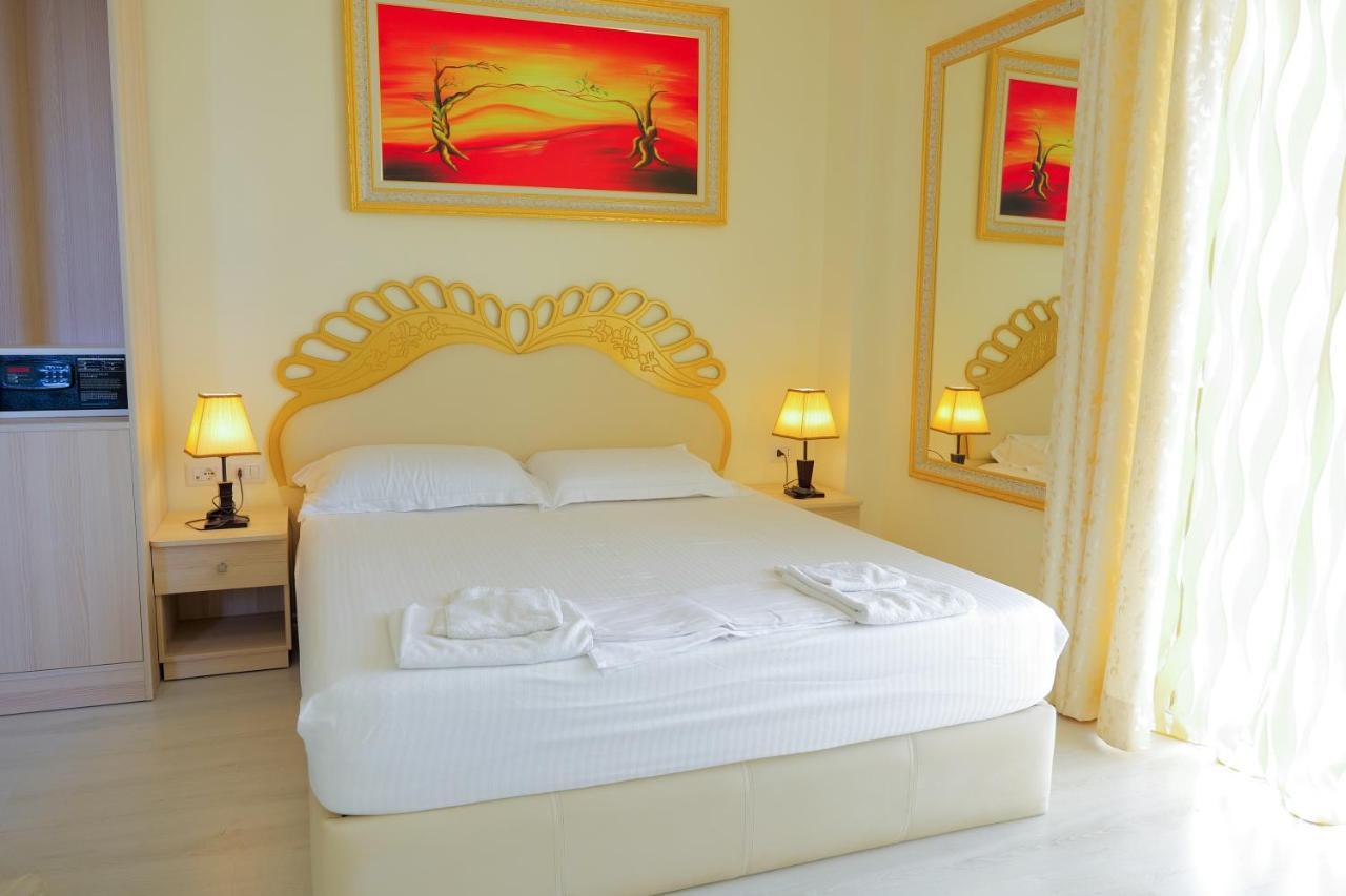 Republika Hotel Saranda Extérieur photo