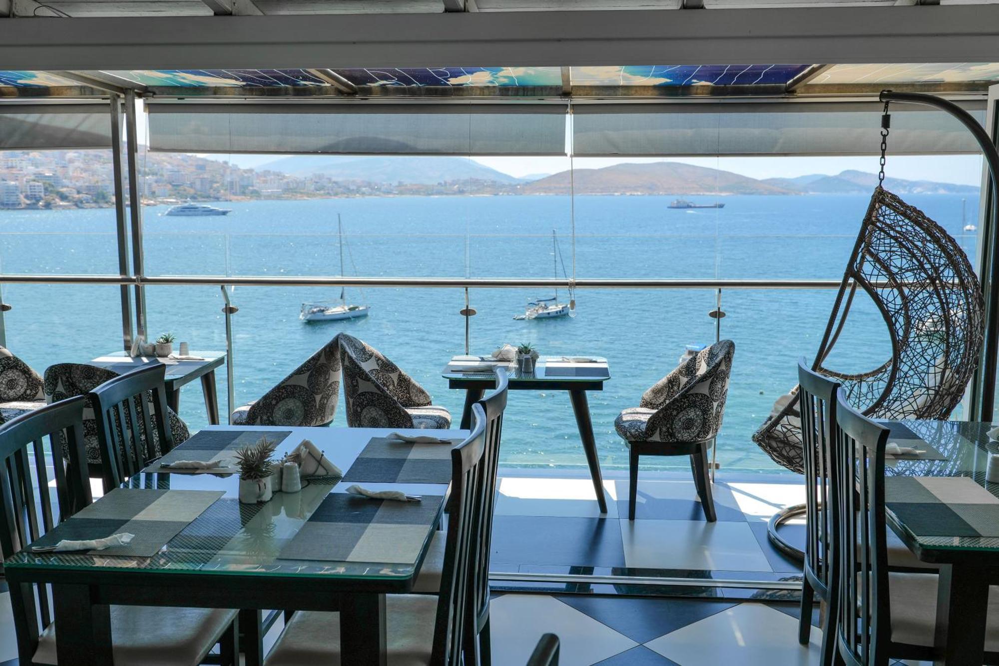 Republika Hotel Saranda Extérieur photo