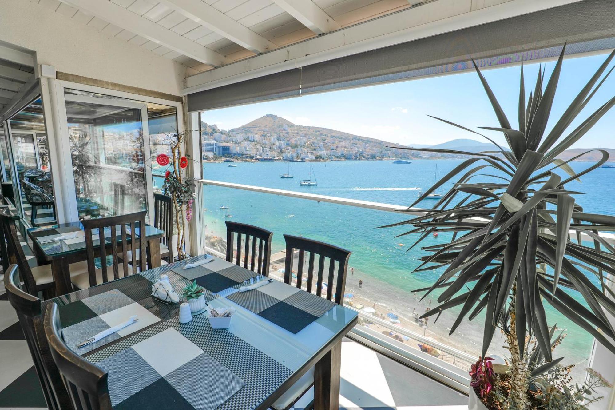 Republika Hotel Saranda Extérieur photo