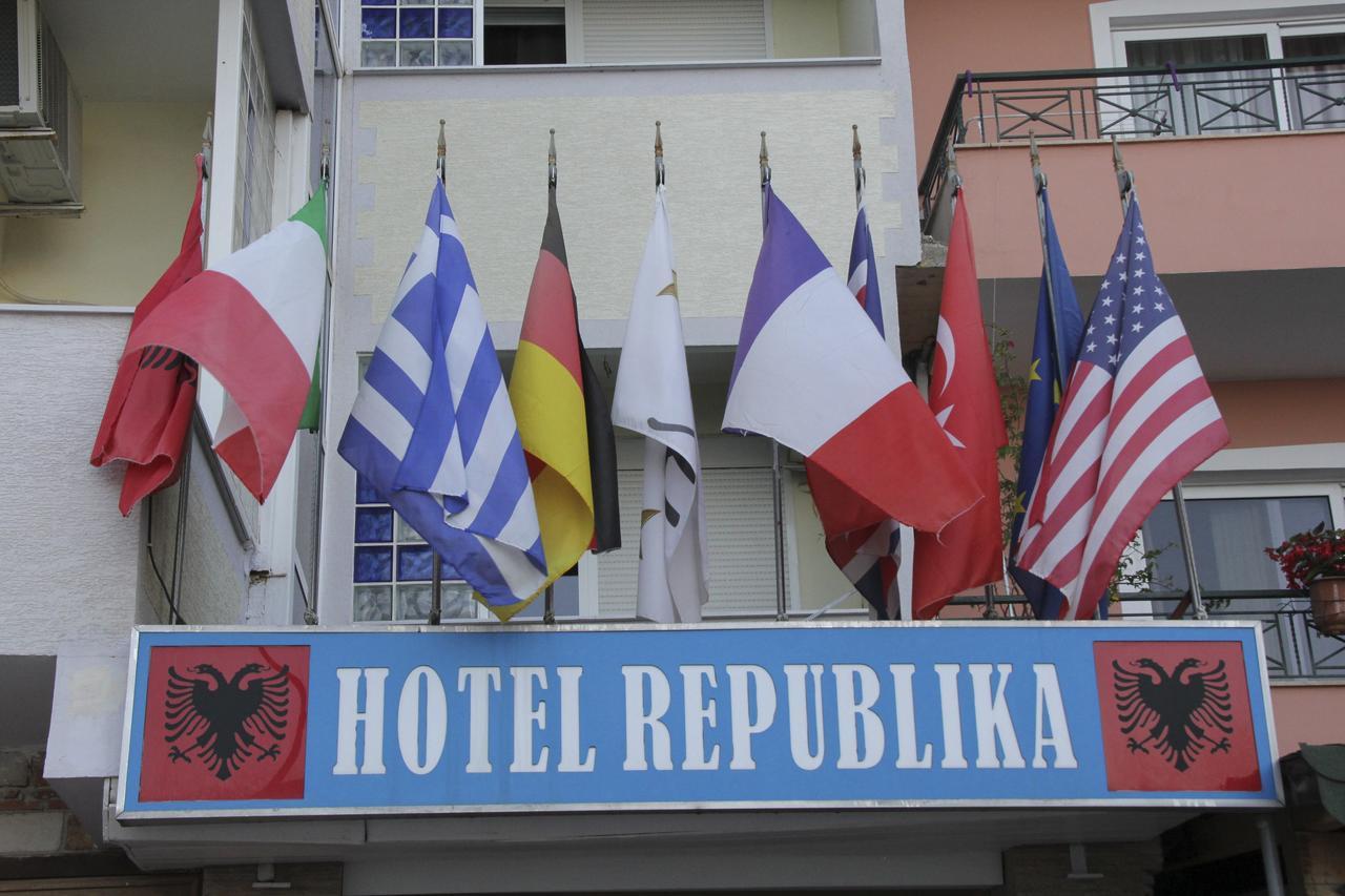 Republika Hotel Saranda Extérieur photo
