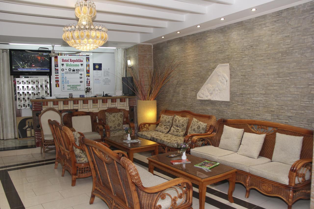 Republika Hotel Saranda Extérieur photo